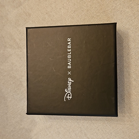 Disney Baublebar gold tone Minnie Mouse earrings in gift box NWT - Picture 4 of 5